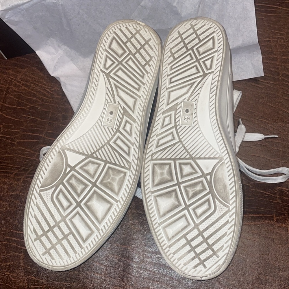 SALE 🎉 Men’s, New Classic White Sneakers - Picture 3 of 4